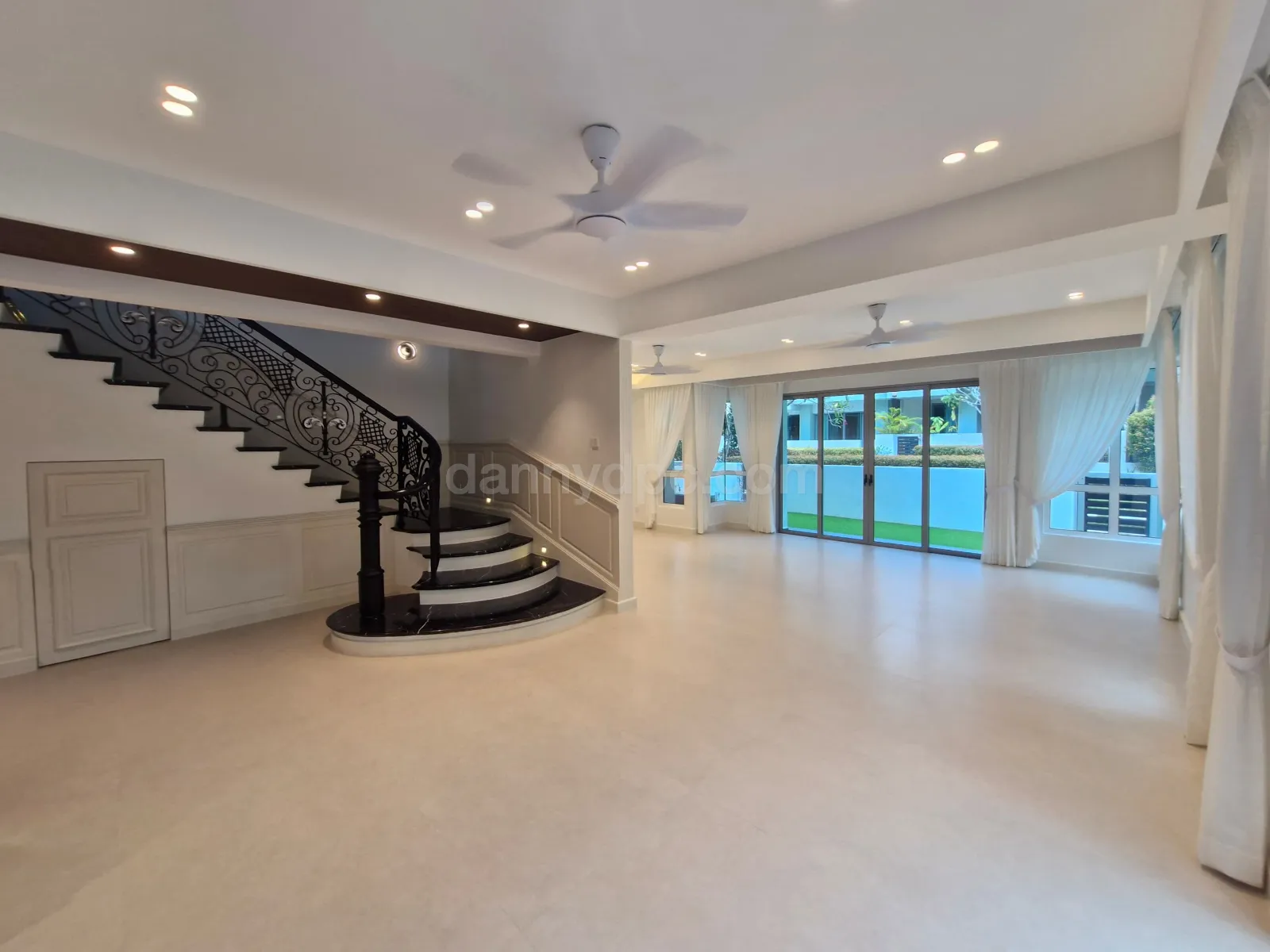 Zenia 5+1 Bedroom Landed Home For Sale — photo 1