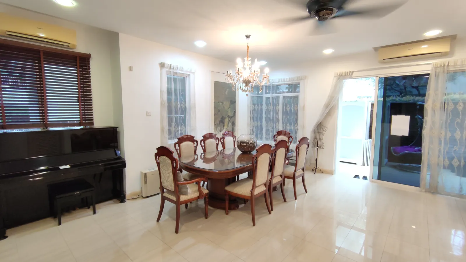Adora 4+1 Bedroom Landed Home For Rent — 照片 1