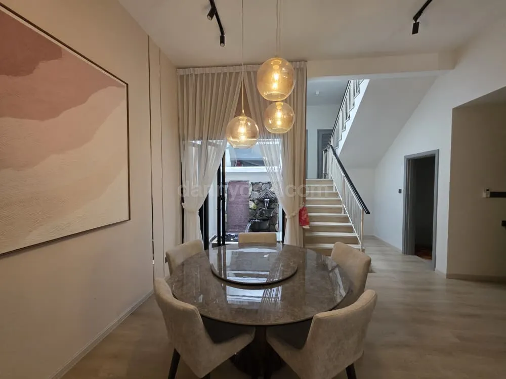 Amelia 3+1 Bedroom Landed Home For Sale — photo 1