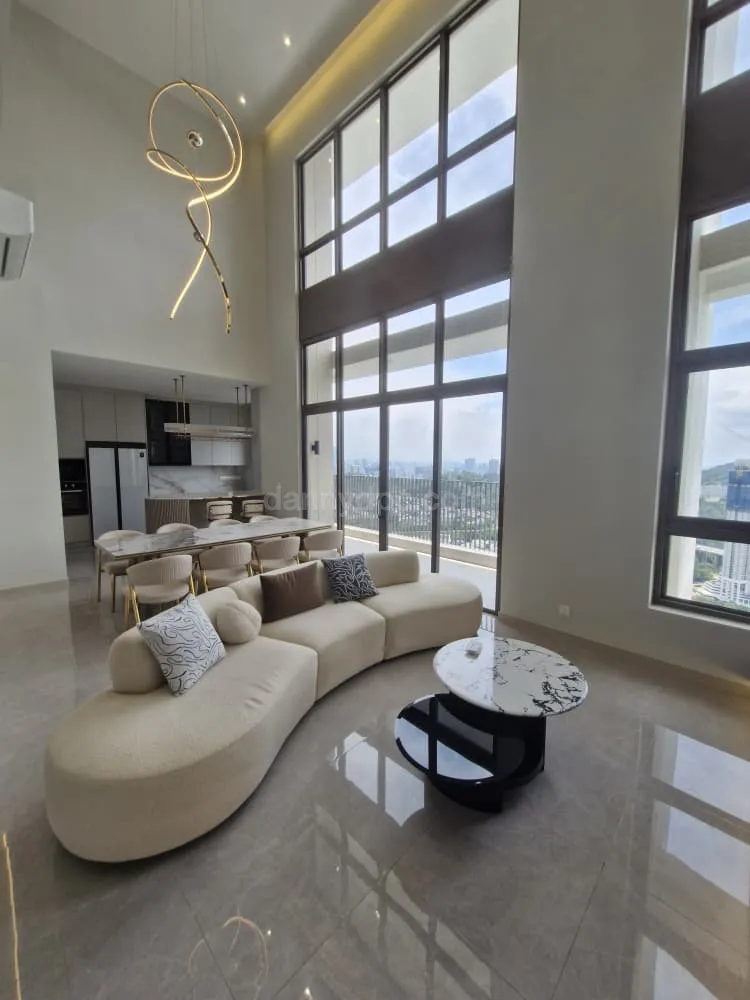 Park Place 5+1 Bedroom Condominium For Rent — photo 1