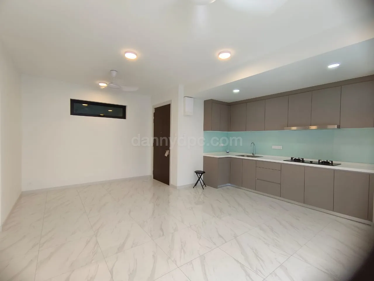 South Brooks 3 Bedroom Condominium For Sale — 照片 1